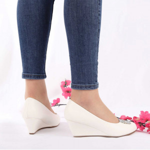 Pantofi Cu Toc cod SA1708 White - Pantofi cu toc din piele ecologică
Fii în pas cu moda şi străluceşte la următoarea petrecere. - Deppo.ro