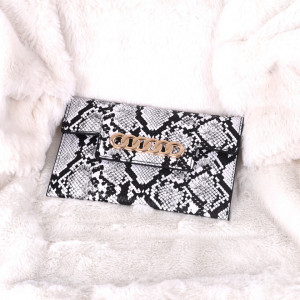 Poșetă tip plic Snake Skin - Cumpără îmbrăcăminte, încălțăminte și accesorii de calitate cu un stil aparte mereu în ton cu moda, prețuri accesibile și reduceri reale, transport în toată țara cu plată la ramburs - Deppo.ro