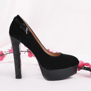 Pantofi Cu Toc Cod R1150 Negri - Pantofi cu toc din piele ecologică întoarsă
Model decorativ cu ștrasuri
Fii în pas cu moda şi străluceşte la următoarea petrecere. - Deppo.ro