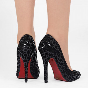 Pantofi Cu Toc cod RZ6804 Black - Pantofi cu toc din piele ecologică cu un design unic.
Fii în pas cu moda şi străluceşte la următoarea petrecere. - Deppo.ro