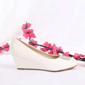 Pantofi Cu Toc cod SA1708 White - Pantofi cu toc din piele ecologică
Fii în pas cu moda şi străluceşte la următoarea petrecere. - Deppo.ro