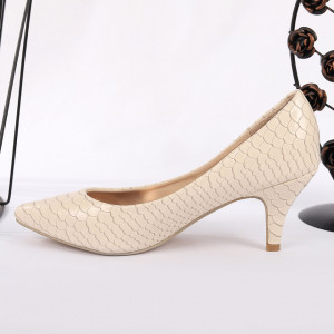 Pantofi cu toc cod 39986 Bej - Pantofi pentru dame din piele ecologică întoarsă
Conferă lejeritate și eleganță - Deppo.ro