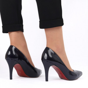 Pantofi cu toc pentru dame cod 00928 Navy - Pantofi cu toc pentru dame din piele ecologică
Conferă lejeritate și eleganță - Deppo.ro