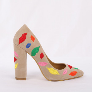 Pantofi Cu Toc Raquel Beige - Pantofi cu toc din piele ecologică cu un design unic, fii în pas cu moda şi străluceşte la următoarea petrecere. - Deppo.ro