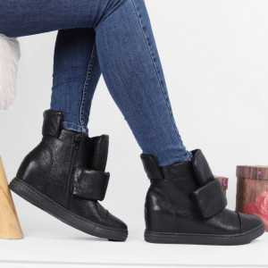 Pantofi Sport Cod 646 - Pantofi sport din piele ecologică cu platformă
Închidere prin scai
Foarte comfortabili - Deppo.ro