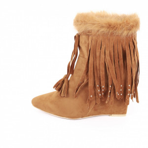 Botine Abigayle Camel - Botine din piele ecologică întoarsă cu platformă și decorate cu franjuri si blăniță, botinele sunt ușor îmblănite la interior și foarte confortabile la purtare datorită calapodului comod - Deppo.ro