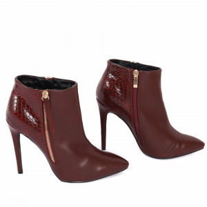 Botine cod D0101 Wine - Botine din piele ecologică lăcuită cu toc subțire de 11cm, interior căptușit cu închidere cu fermoar pe lateral, de asemenea dispune și de un fermoar decorativ pe exterior - Deppo.ro