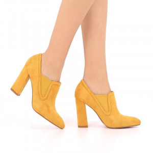 Botine Marie Galbene - Botine din piele ecologică întoarsă de înaltă calitate cu interiorul căptuşit, în partea lateral interioară cât şi exterioară sunt prevăzute cu elastic - Deppo.ro