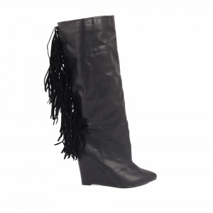 Cizme Cloe Black - Cizme pentru dame din piele ecologică lăcuită cu un design abstract, decorate cu franjuri pe lungimea gambei - Deppo.ro
