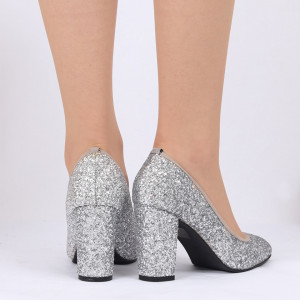 Pantofi cu toc cod 540414F Arginti - Pantofi din piele ecologică cu toc gros
Vârf rotund , foarte confortabili potriviți pentru birou sau evenimente speciale. - Deppo.ro