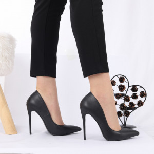 Pantofi cu toc cod 81246A001 Negri - Pantofi cu toc din piele ecologică cu un design unic., fii în pas cu moda şi străluceşte la următoarea petrecere. - Deppo.ro