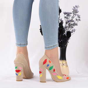Pantofi Cu Toc Raquel Beige - Pantofi cu toc din piele ecologică cu un design unic, fii în pas cu moda şi străluceşte la următoarea petrecere. - Deppo.ro