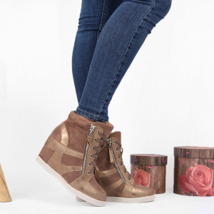 Pantofi Sport Cod 642 - Pantofi sport din piele ecologică întoarsă cu platformă
Închidere prin șiret și fermoar
Foarte comfortabili - Deppo.ro