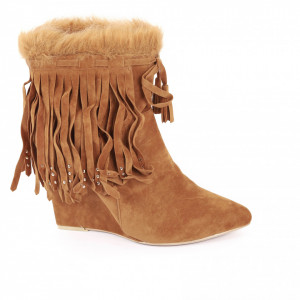 Botine Abigayle Camel - Botine din piele ecologică întoarsă cu platformă și decorate cu franjuri si blăniță, botinele sunt ușor îmblănite la interior și foarte confortabile la purtare datorită calapodului comod - Deppo.ro