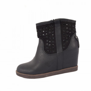 Botine cod 8587 Negre - Botine din piele ecologică întoarsă cu platformă și decorate cu franjuri si blăniță, botinele sunt ușor îmblănite la interior și foarte confortabile la purtare datorită calapodului comod - Deppo.ro