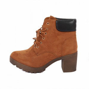 Botine cod G338 Camel - Botine din piele ecologică întoarsă , cu un lanț decorativ și cu închidere cu fermoar pe lateral - Deppo.ro
