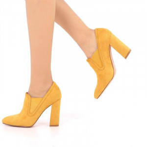 Botine Marie Galbene - Botine din piele ecologică întoarsă de înaltă calitate cu interiorul căptuşit, în partea lateral interioară cât şi exterioară sunt prevăzute cu elastic - Deppo.ro