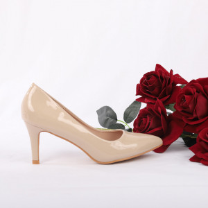 Pantofi cu toc cod 201619 Bej - Pantofi cu toc din piele ecologică cu un design unic, fii în pas cu moda şi străluceşte la următoarea petrecere. - Deppo.ro