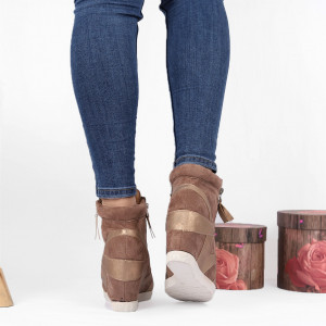 Pantofi Sport Cod 642 - Pantofi sport din piele ecologică întoarsă cu platformă
Închidere prin șiret și fermoar
Foarte comfortabili - Deppo.ro