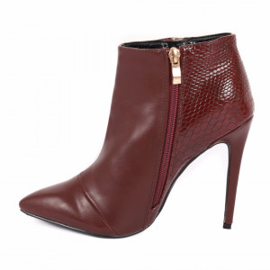Botine cod D0101 Wine - Botine din piele ecologică lăcuită cu toc subțire de 11cm, interior căptușit cu închidere cu fermoar pe lateral, de asemenea dispune și de un fermoar decorativ pe exterior - Deppo.ro