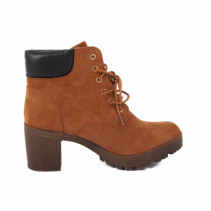 Botine cod G338 Camel - Botine din piele ecologică întoarsă , cu un lanț decorativ și cu închidere cu fermoar pe lateral - Deppo.ro