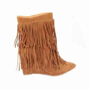 Botine cod GLT1 Camel - Botine din piele ecologică întoarsă, decorate cu franjuri pe întreg diametrul botinei, cu fermoar şi interior căptuşit - Deppo.ro