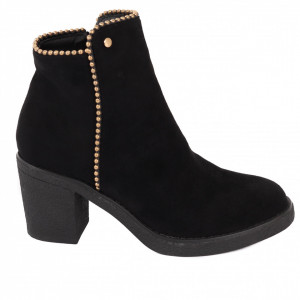 Botine Edith Negre - Botine negre din piele ecologica intoarsă, cu talpă și toc din cauciuc de 7cm, decorate cu un șir de perle metalice - Deppo.ro