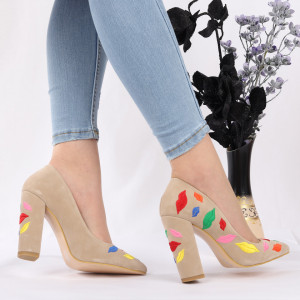 Pantofi Cu Toc Raquel Beige - Pantofi cu toc din piele ecologică cu un design unic, fii în pas cu moda şi străluceşte la următoarea petrecere. - Deppo.ro