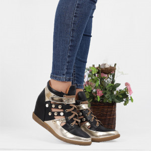 Pantofi Sport Cod 643 - Pantofi sport din piele ecologică lăcuită cu platformă
Închidere prin șiret și scai
Tip sanda
Foarte comfortabili - Deppo.ro