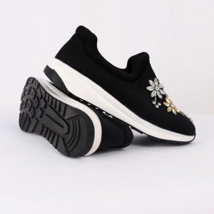 Pantofi Sport Laura Cod 446 - Pantofi sport din piele ecologică întoarsă
Model înflorat din ștrasuri
Foarte comfortabili - Deppo.ro