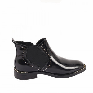 Botine Betty Black - Botine din piele ecologică cu înterior uşor îmblănit şi închidere cu fermoar - Deppo.ro