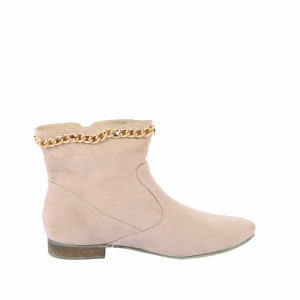 Botine cod 3B09012 Bej - Botine din piele ecologică întoarsă , cu un lanț decorativ și cu închidere cu fermoar pe lateral - Deppo.ro