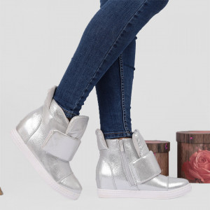 Pantofi Sport Cod 647 - Pantofi sport din piele ecologică cu platformă
Închidere prin scai
Foarte comfortabili - Deppo.ro