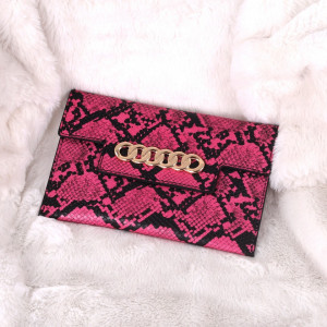 Poșetă tip plic Snake Skin - Cumpără îmbrăcăminte, încălțăminte și accesorii de calitate cu un stil aparte mereu în ton cu moda, prețuri accesibile și reduceri reale, transport în toată țara cu plată la ramburs - Deppo.ro