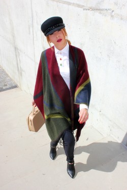 Poncho Dama "British" Burgundy by JukaFashion.ro (2018)