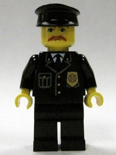 cty0153G Politie- agent, blauwe das en badge, zwarte pet. rode snor gebruikt *0M0000