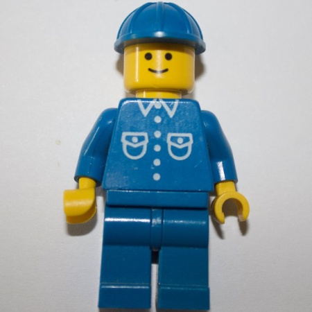 but031G Man, blauw overhemd met zakken en knopen, blauwe constructiehelm en blauwe benen gebruikt *0M0000