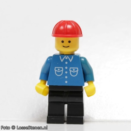but015G Man, blauw overhemd met zakken en knopen, rode constructiehelm, zwarte benen gebruikt *0M0000