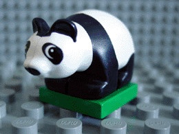 2334c01pb01-1G DUPLO baby panda op groene plaat (PAKKETPOST) wit gebruikt *