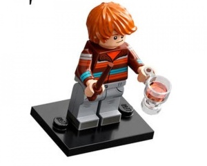 colhp2-4 HP Ron Weasley met wand, kopje en standaard NIEUW *0M0000