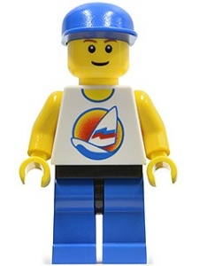 par059G Wit shirt met surfbord, blauwe benen/zwarte heupen, blauwe cap gebruikt *0M0000