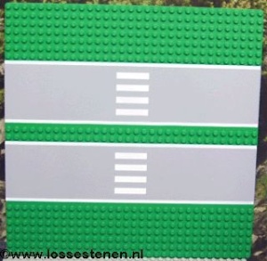 30225c01pb01-6G Vliegveldplaat 32x32 met dubbele weg en zebra groen gebruikt *3K000