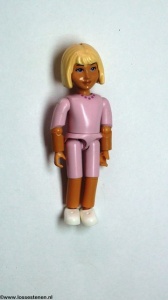 belvFem24G Meisje klein- Roze shirt met afbeelding ketting, lichtblond haar halflang gebruikt *