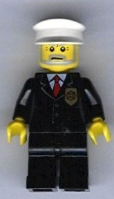 cty0012G Politieagent- Witte pet, grijze snor en baard, zwart pak met rode das en badge gebruikt *0M0000