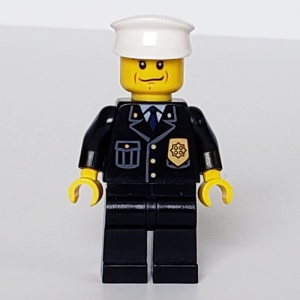 cty0218G Politie, witte platte pet, zwarte wenkbrauwen zwart pak met rits en gouden logo gebruikt *0M0000
