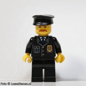 cty153 Politie- agent, blauwe das en badge, zwarte pet. rode snor NIEUW *0M0000