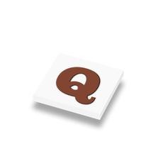 CUSE8018 Tegel 1x1 met chocoladeletter Q *0A000