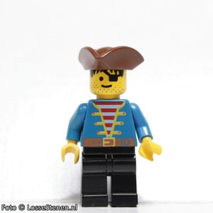 pi080G Piraat blauw shirt, bruine driehoekige piratenhoed, zwarte benen, ooglapje gebruikt *0M0000