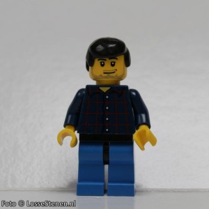 cty0083G Man, zwart haar, geruit hemd, blauwe benen gebruikt *0M0000