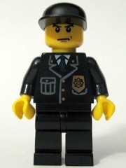 cty0067G Politie- shirt met blauwe das en badge, zwarte cap gebruikt *0M0000